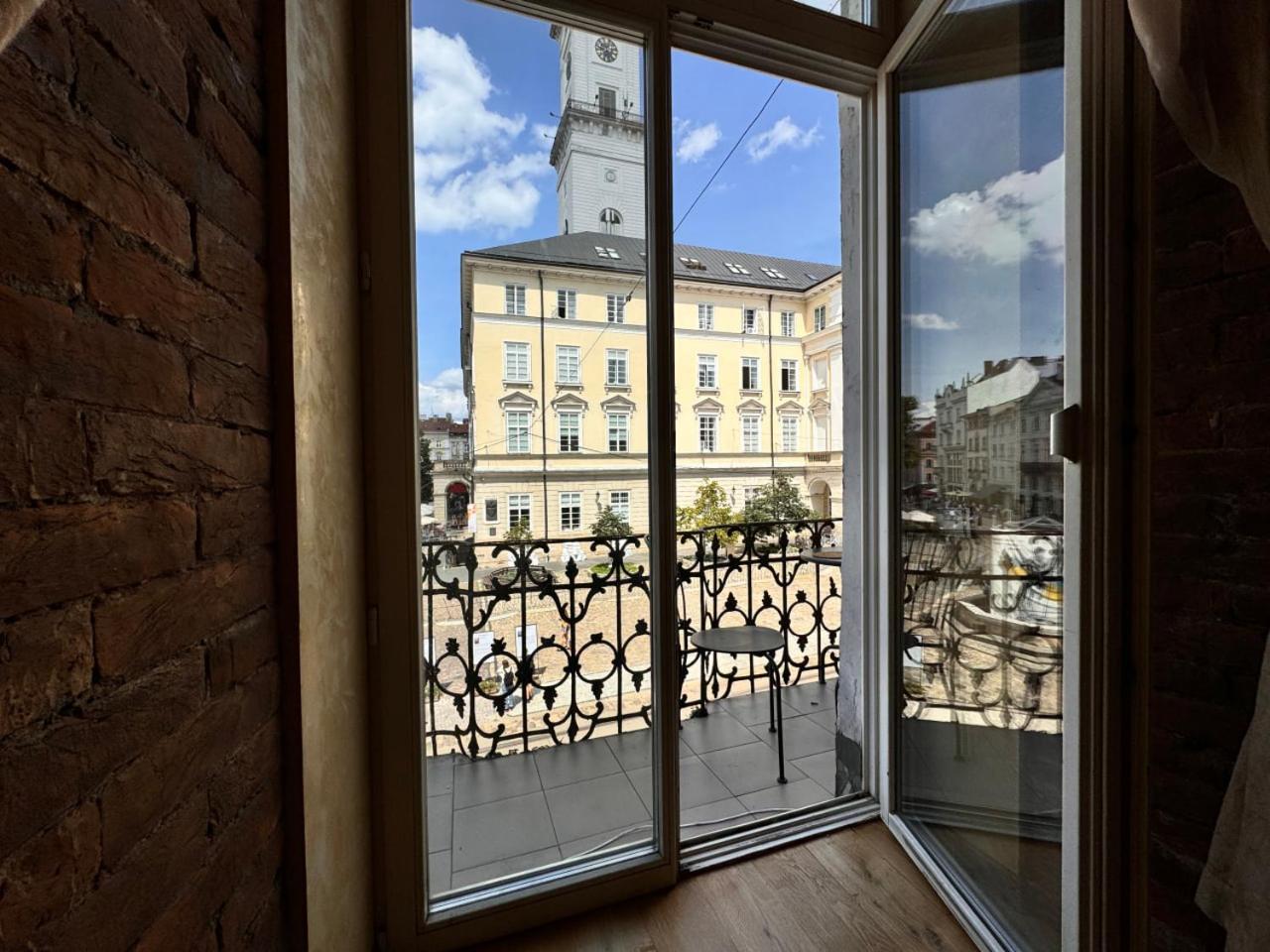 Апартаменти На Площі Ринок, 20 Liov Exterior foto
